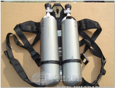 MSA AUER Pressluftflasche 4 Liter 200 bar zur Atemgerätausstattung DA 300-2 Holzkiste. Zustand: wenig genutzt