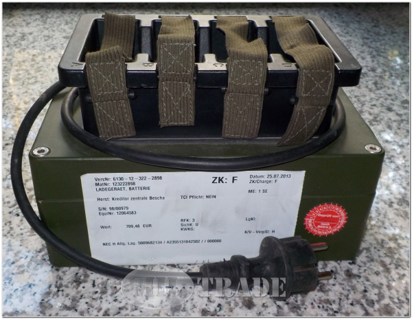 Ladegerät Batterie / Akku für tragbares Funkgerät SEM 52 der BW. Guter Bestand